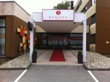 Ramada Vienna South Hotel Vösendorf Exterior foto